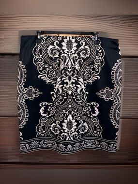 Valerie Stevens Black and White Demask/Baroque-Print Pencil Skirt-XL-EC
